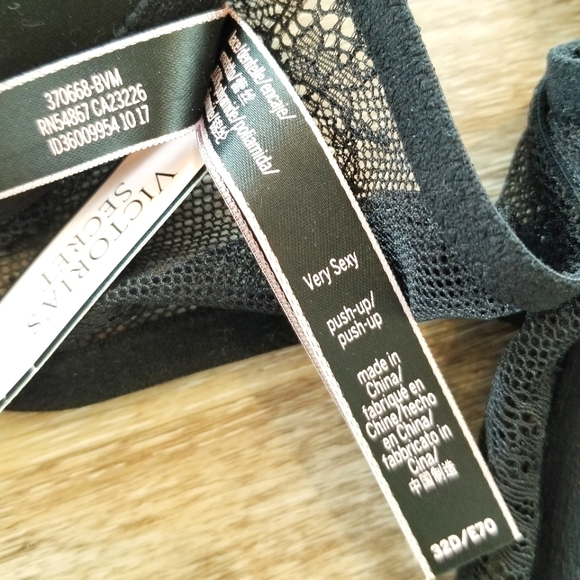 Victoria's Secret Very Sexy Push-up  Lace-Up Crisscross Front Closure Bra NWT - Picture 8 of 14
